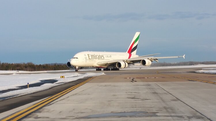 A380 linii Emirates wylądował w Waszyngtonie transport, turystyka, wypoczynek - DUBAJ, ZEA, 2 lutego 2016 r. – Linie Emirates uruchomiły połączenie A380 na trasie Dubaj – Waszyngton. Na pokładzie znaleźli się pasażerowie z 20 krajów z Bliskiego Wschodu, Afryki, Azji Południowej, Dalekiego Wschodu i Ameryki Północnej.