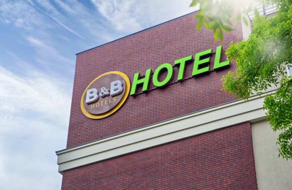 B&B Hotels rozszerza współpracę z platformą TrustYou Turystyka, BIZNES - B&B Hotels – jedna z najszybciej rozwijających się marek hotelowych w Europie rozszerza współpracę z platformą TrustYou – światowym liderem w dziedzinie zarządzania reputacją online. Celem jest oczywiście podnoszenie jakości usług i dbanie o satysfakcję klientów.