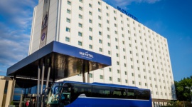 Novotel Kraków City West w nowej odsłonie! Turystyka, BIZNES - Hotel Novotel Kraków City West zmienia swoje oblicze, nie tylko za sprawą odnowienia elewacji, ale także oferując nowe animacje zarówno dla dzieci zatrzymujących się w hotelu, jak i gości kochających sport. Nowa odsłona obiektu oferuje atrakcje na miarę XXI wieku.